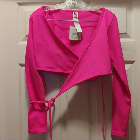NWT Fabletics Bright Pink Seamless Long-Sleeve Wrap Top Cropped Size L - Picture 1 of 9